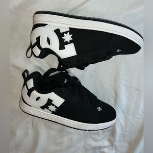 DC shoes men’s Black and White Logo Sneakers